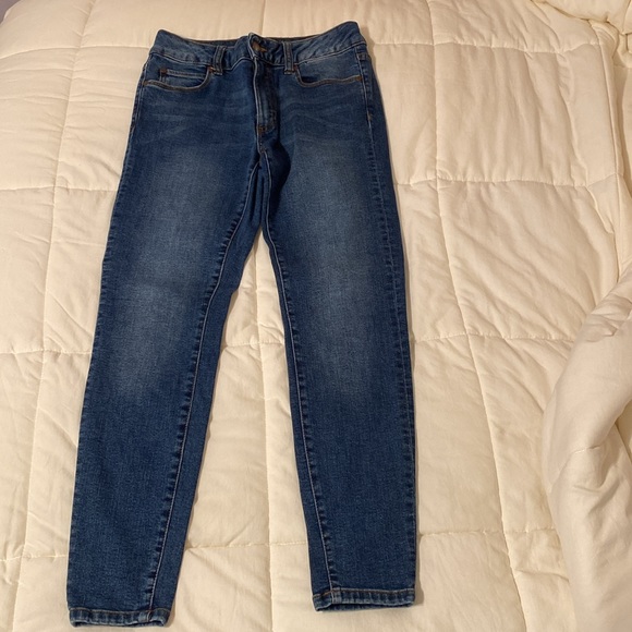 Tahari Kelly Skinny Jeans - Picture 2 of 4